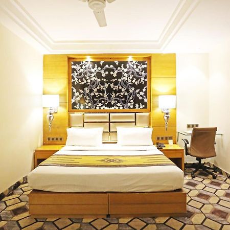Airport Hotel Claytone New Delhi Exterior photo