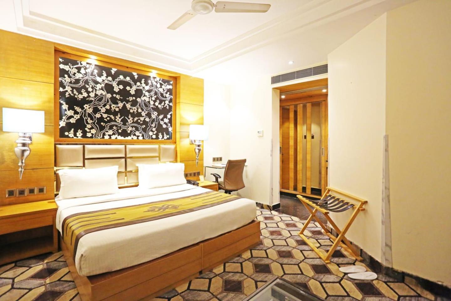 Airport Hotel Claytone New Delhi Exterior photo