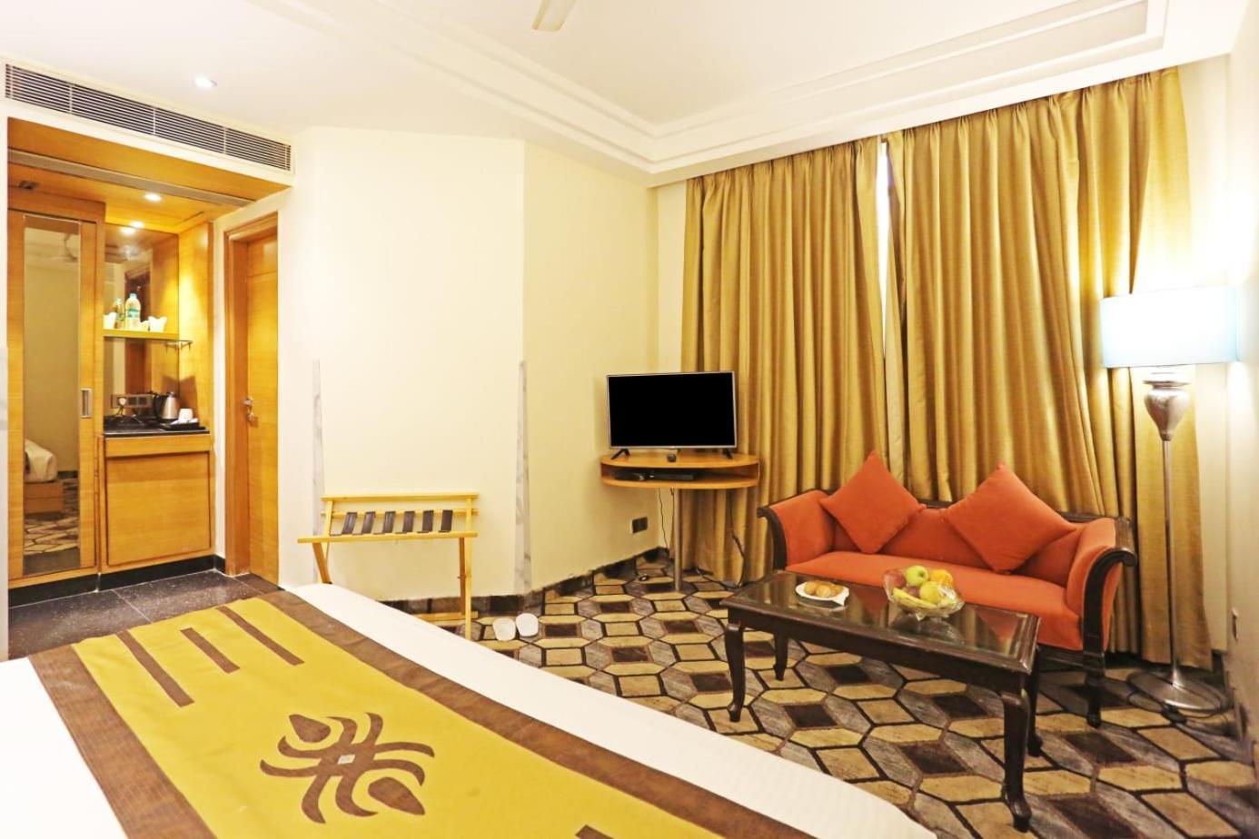 Airport Hotel Claytone New Delhi Exterior photo