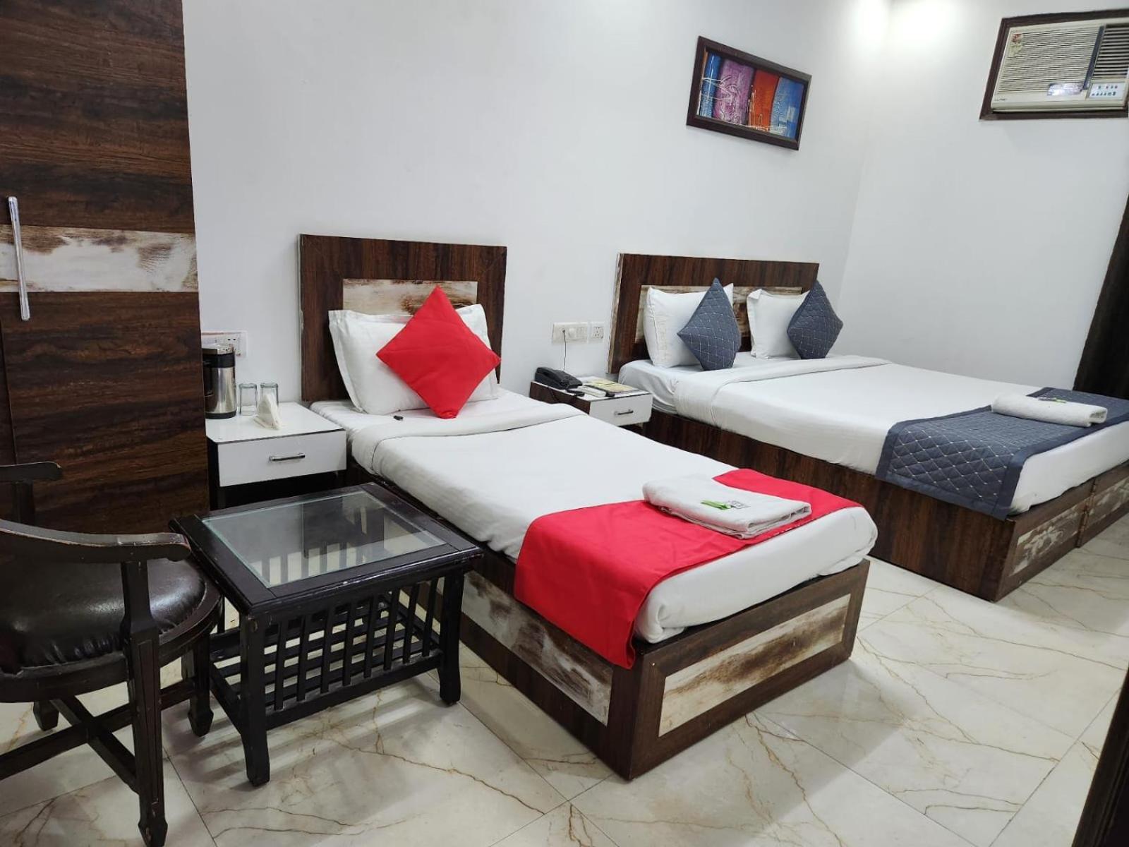Airport Hotel Claytone New Delhi Exterior photo